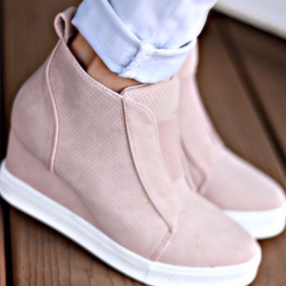 ⭕️SOLD⭕️LAST BLUSH WEDGE SNEAKERS SIZE 8.5 NIB - Picture 2 of 7